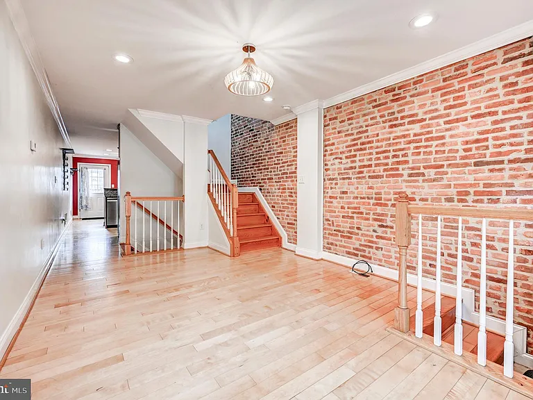 145 N Streeper St — Photo 5