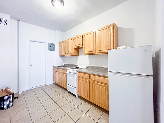 Rented by Compass | media 22