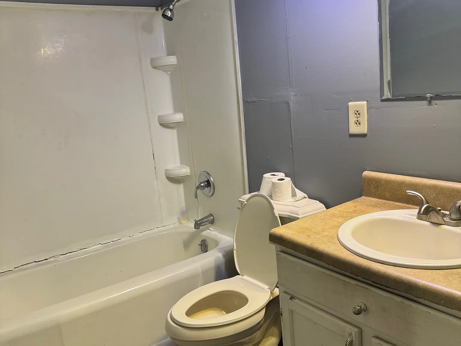 3 bed, 1352 sqft, $1,990 — Photo 2