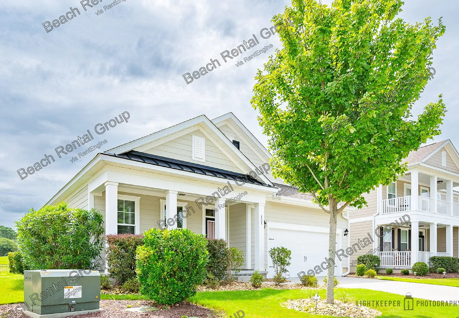 3 bed, 2.0 bath, 1900 sqft, $2,895 — Photo 2