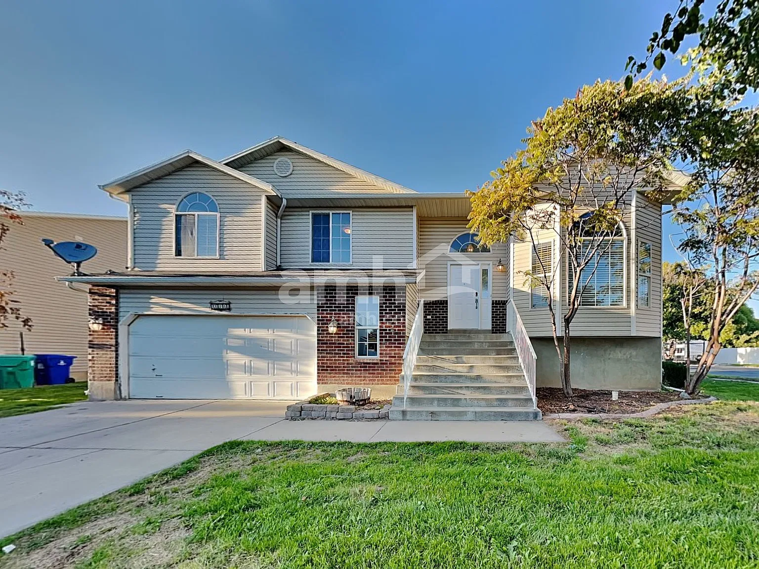 5 bed, 3.0 bath, 2909 sqft, $2,975 — Photo 1