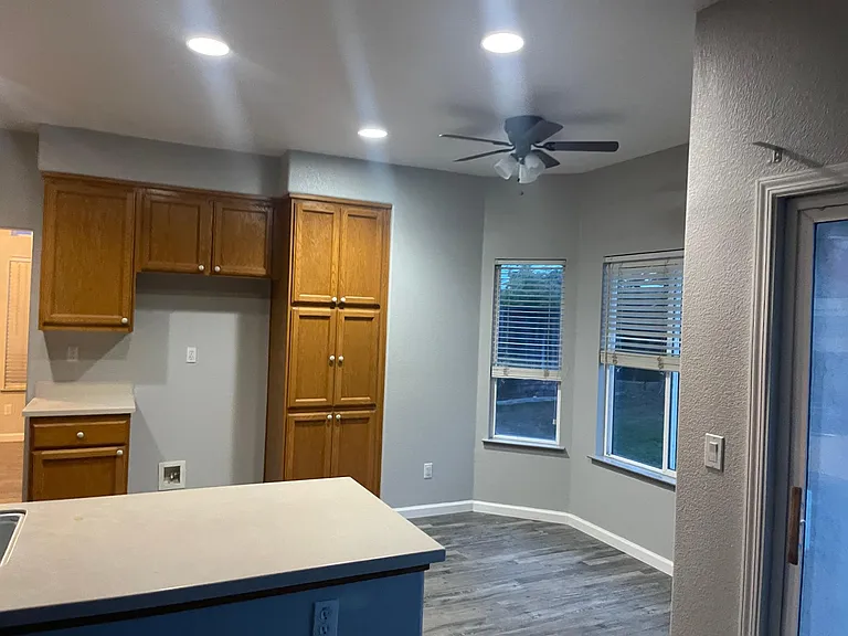 1437 Mayfield St — Photo 12