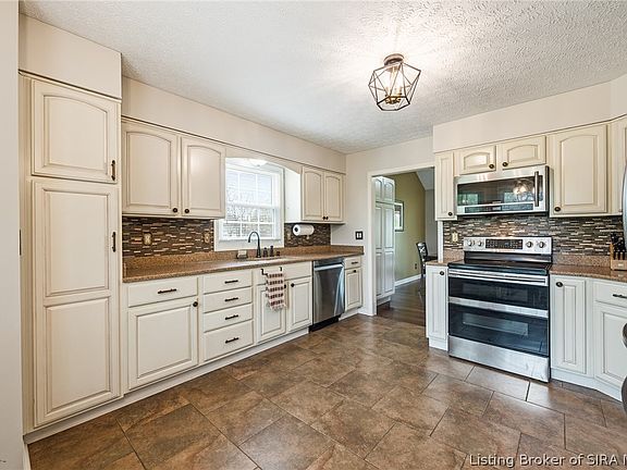 4th image of 7002 Bethany Road