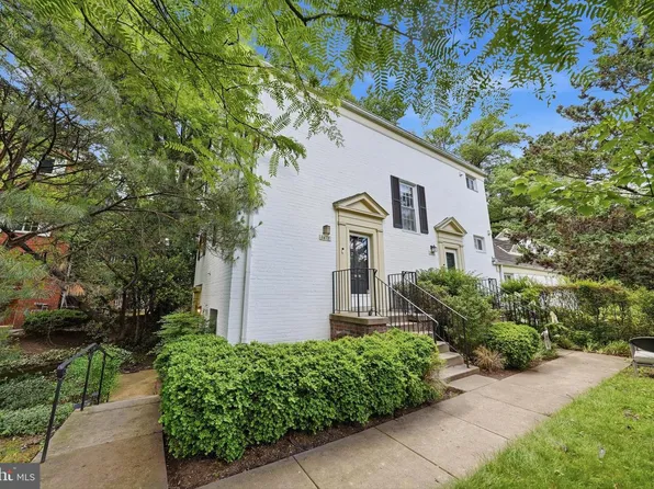 3478 Martha Custis Dr, Alexandria, VA 22302