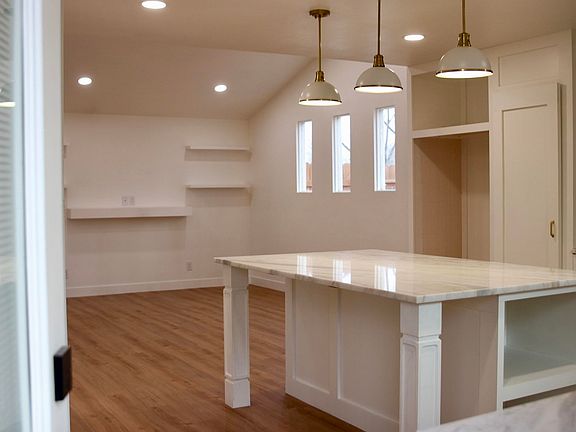 5th image of 409 Avenue R