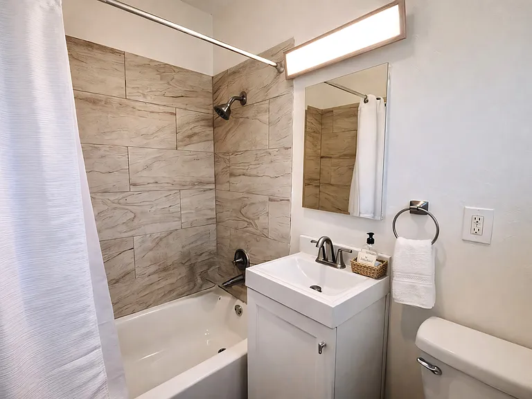 1826 W Sallie Ln #L4 — Photo 6