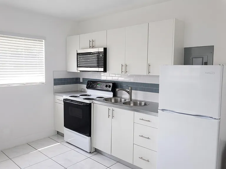 141 NW 4th Ave #3 — Photo 1