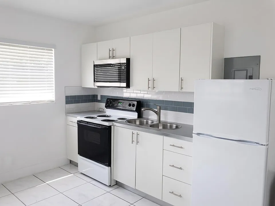 141 NW 4th Ave #3