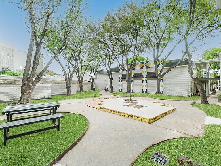 Galleria Flats Apartments — Photo 7