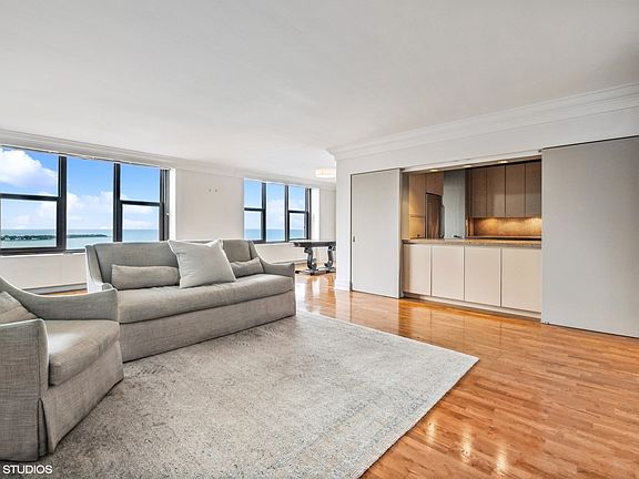 3rd image of 3150 N Lake Shore Dr APT 25D