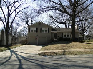 10218 Reeds Dr, Overland Park, KS 66207