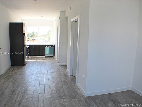 5th image of 315 S Shore Dr APT 5