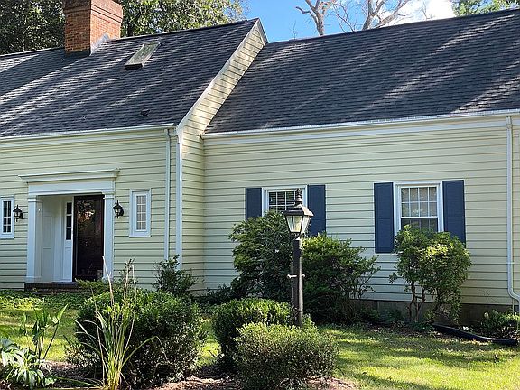 3rd image of 1303 Oak Dr