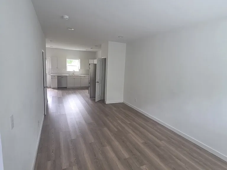 401 Morgan St #B — Photo 5