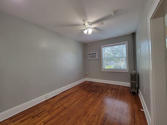 2nd image of 205 16th Ave NE APT 10