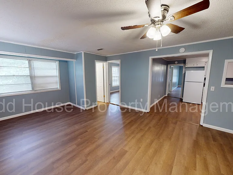 703 Simmons St — Photo 10