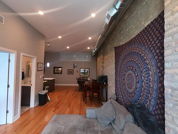 5th image of 1355 N Milwaukee Ave #204