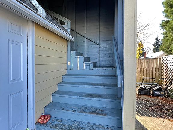 5th image of 217 1/2 Buckner St