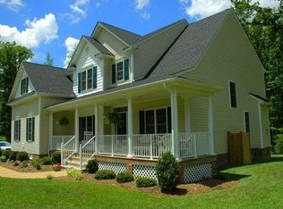 6045 Jenkins Bluff Ln, Sandston, VA 23150