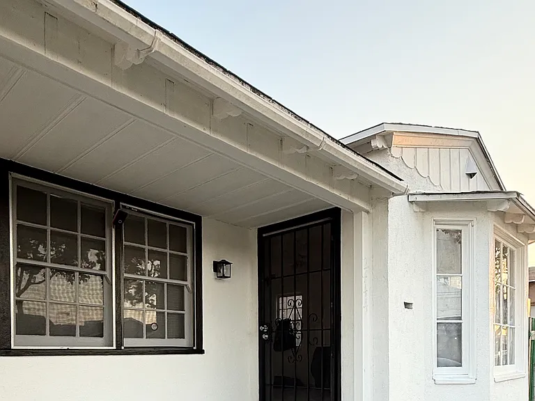 2444 Iowa Ave — Photo 1