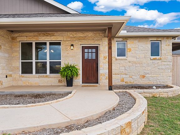 2nd image of 808 Gray Oak Ct