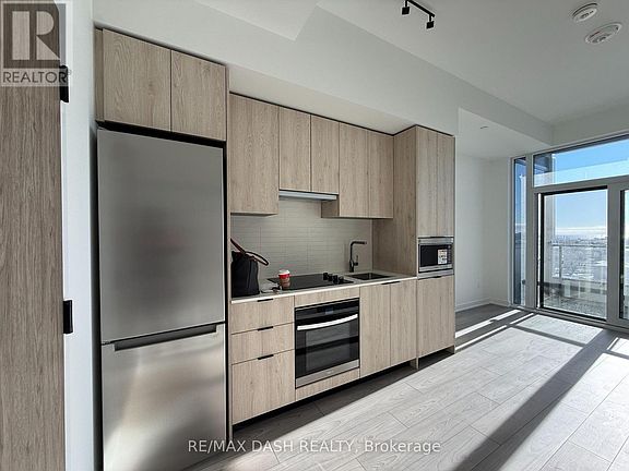 3rd image of 1007 The Queensway #826