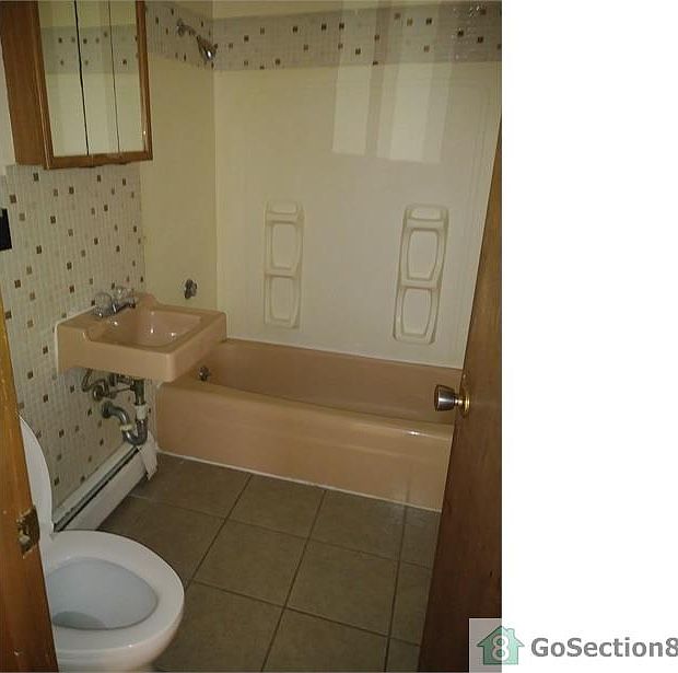 1st image of 3432 Harrison Ave APT 3
