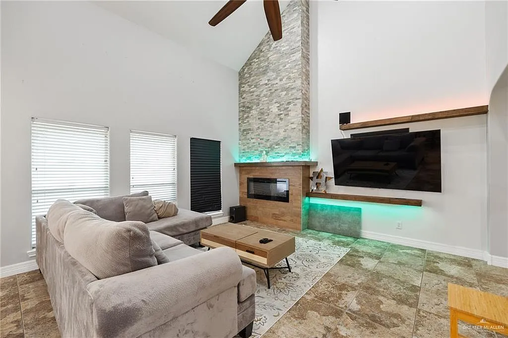 4 bed, 4.0 bath, 2781 sqft, $2,650 — Photo 4