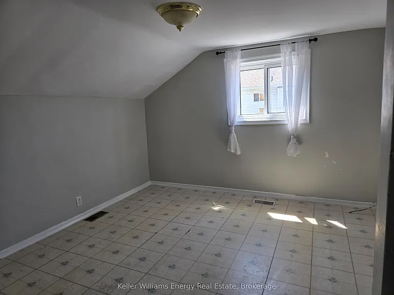 86 Brock St E #3 — Photo 5
