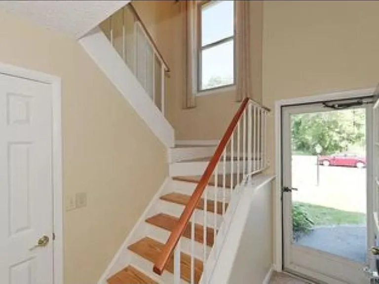 11 Cromwell Dr — Photo 2