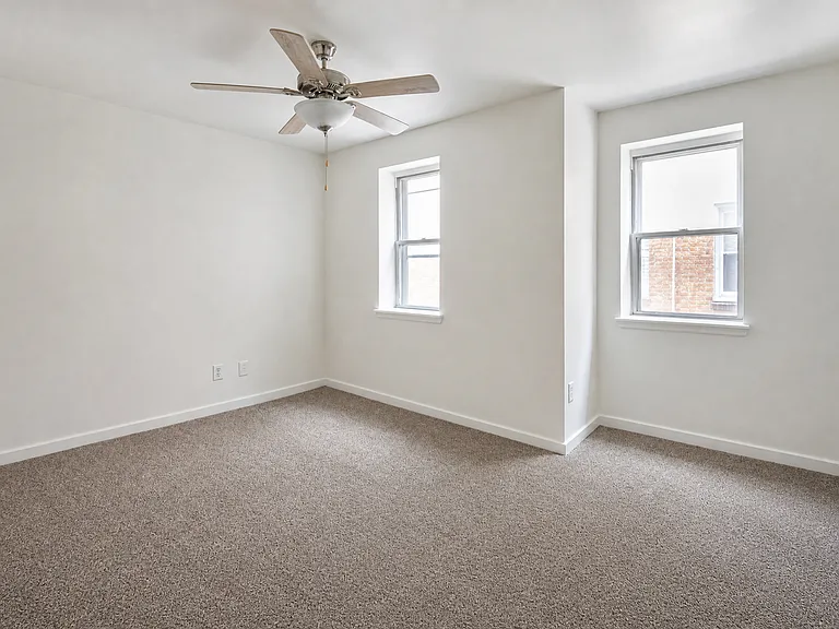 Walnut Court Apartments — Photo 10