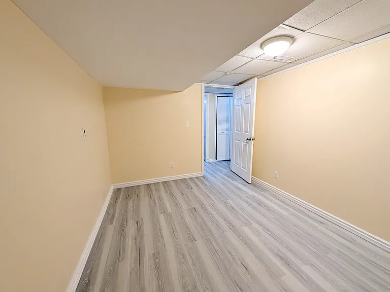 127 Westwood Cres #2 — Photo 17