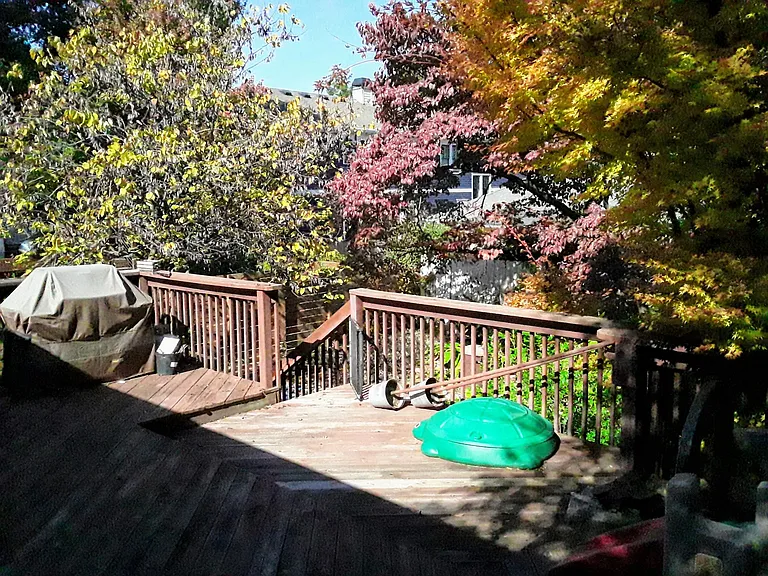 698 E Ave NE — Photo 8