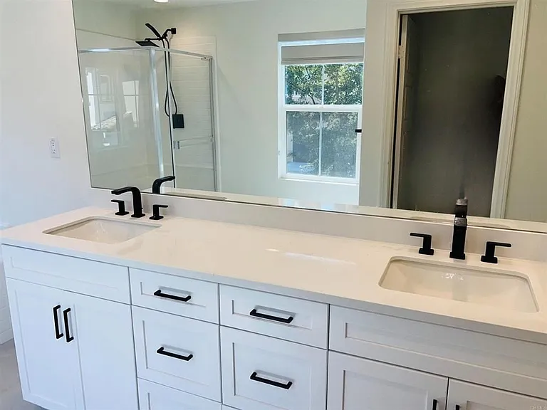530 Longmeadow St — Photo 32