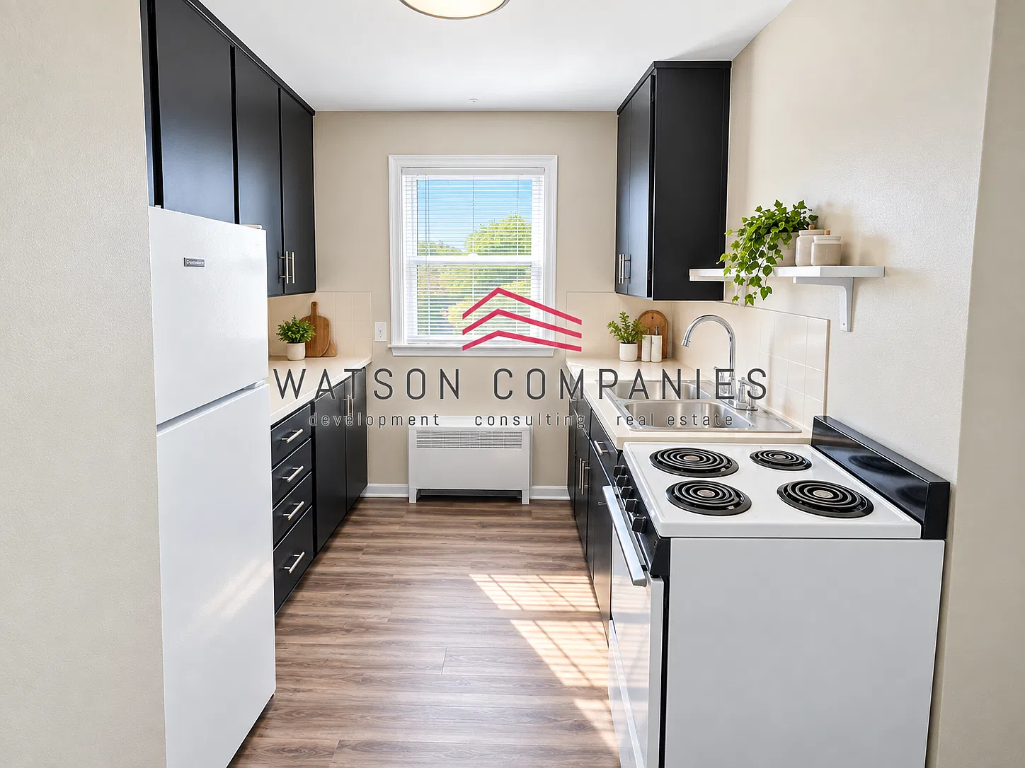 1312 N 49th Ave — Photo 2