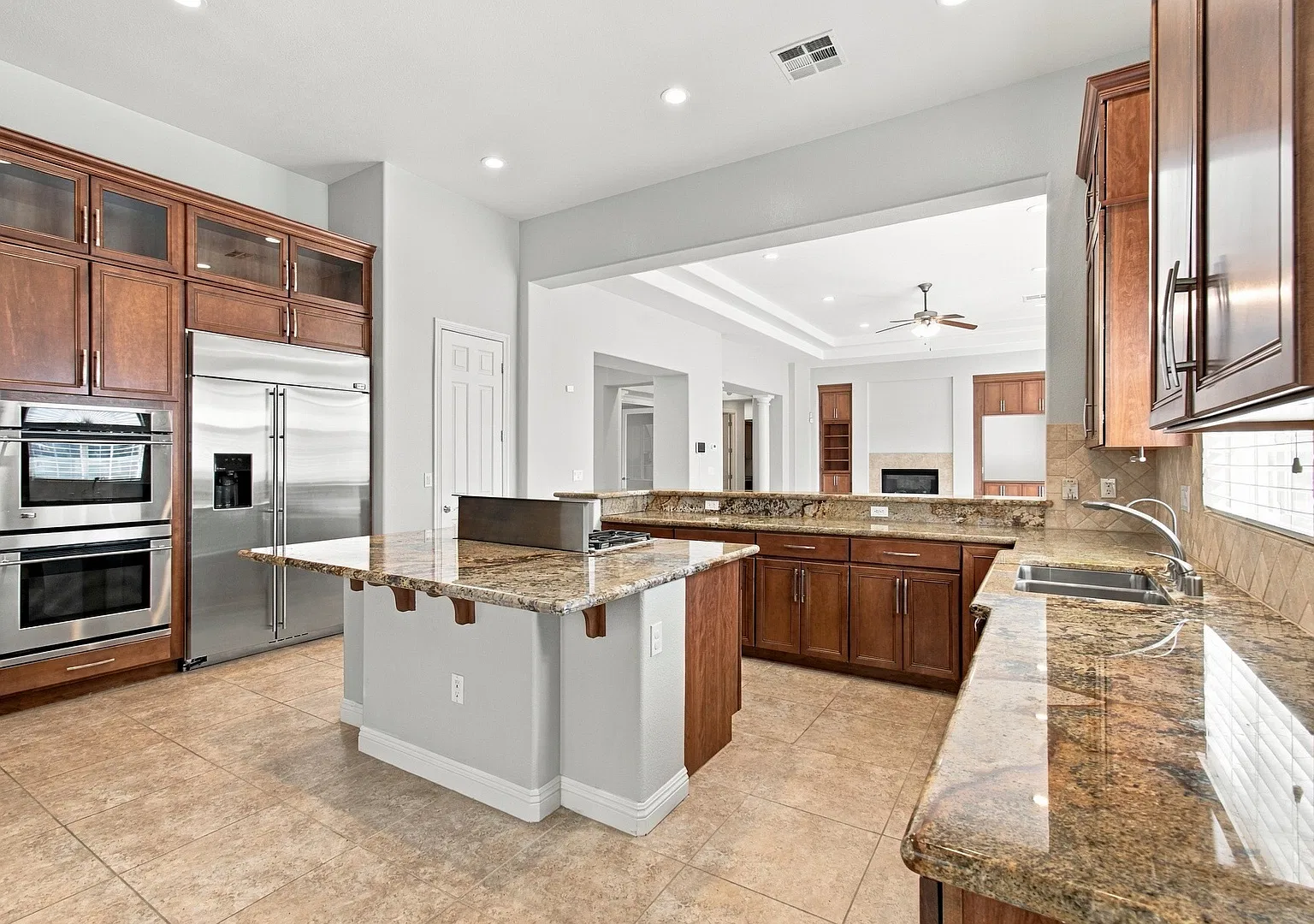 3 bed, 3017 sqft, $6,200 — Photo 3