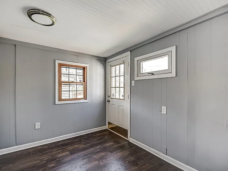 1257 Leonhard St — Photo 19