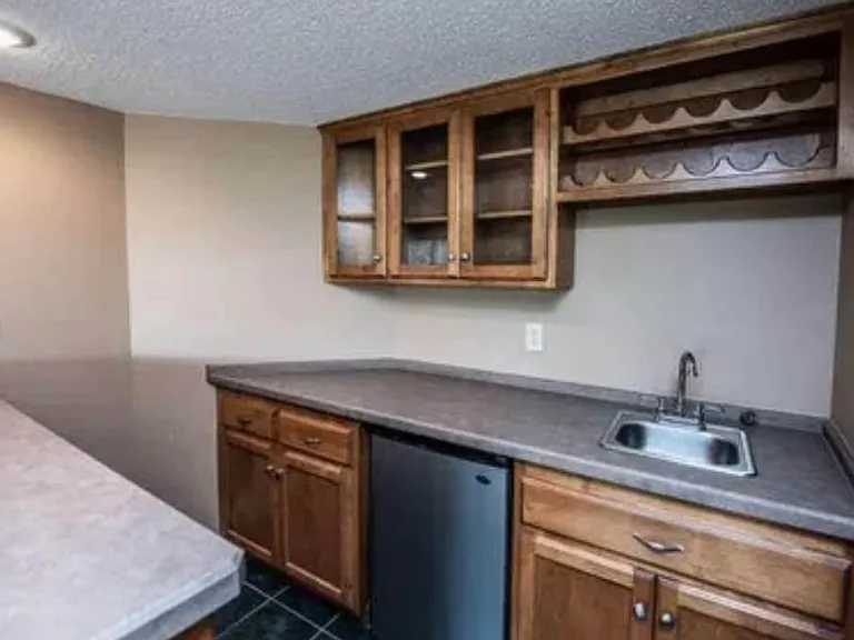 2077 Woodstone Dr — Photo 8
