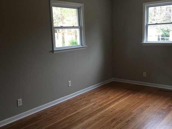 second bedroom with fan