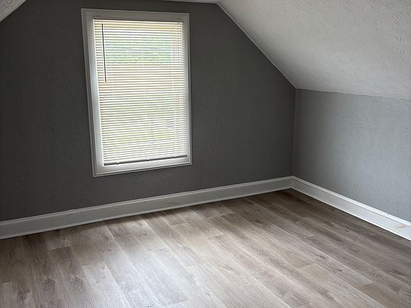 4th image of 3910 E 116th St #5