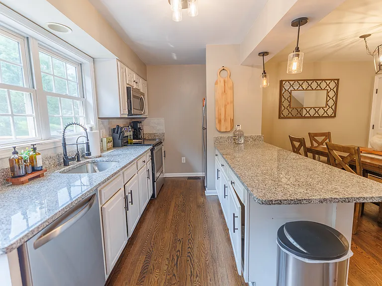 276 Parker Ave — Photo 8