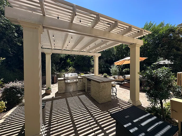 1075 Gamay Dr — Photo 37