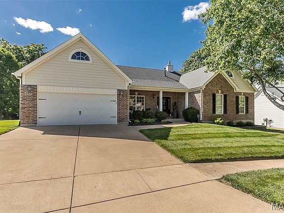 3rd image of 573 Castle Ridge Dr