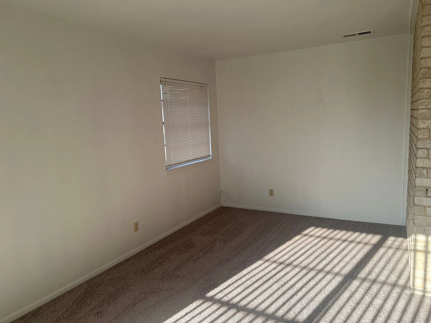 3 bed, 2.0 bath, 1530 sqft, $1,250 — Photo 2