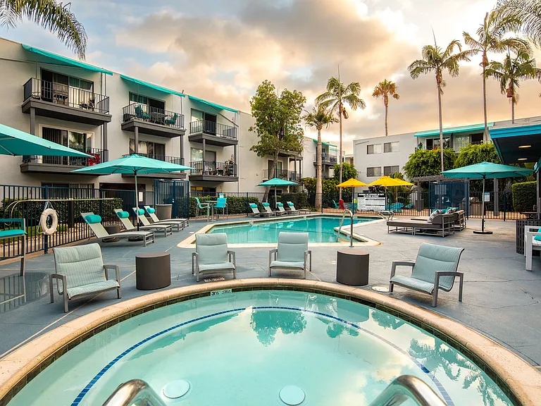 Catalina Pacific Apartments — Photo 21