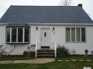 110 Thelma Ave, Merrick, NY 11566