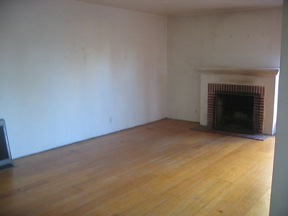 3rd image of 232 Suffolk Dr