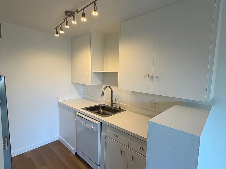 2nd and Lake Apartments — Photo 11
