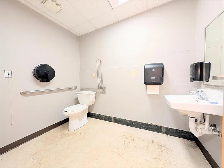 1071 E Main St #1 — Photo 17