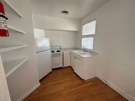 5th image of 1601 Francis St APT C